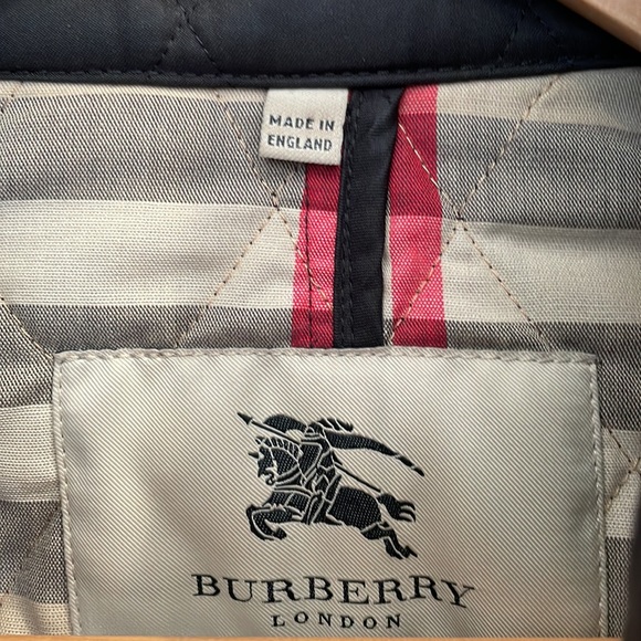 AUTHENTIC BURBERRY Quilted Trench Coat - Picture 5 of 11